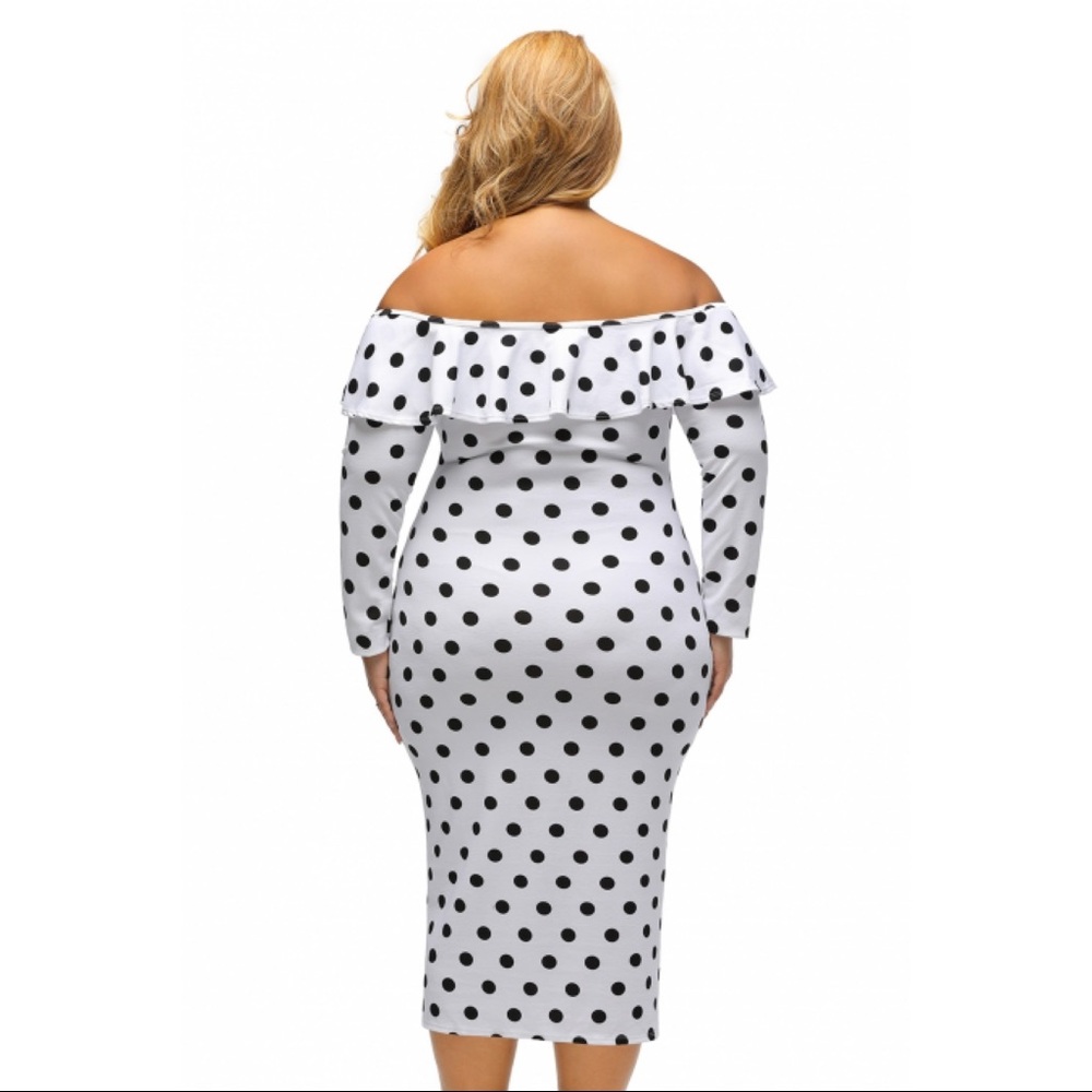 Plus Size Polka Dot Ruffle Off-Shoulder Dress - Picture 4 of 5
